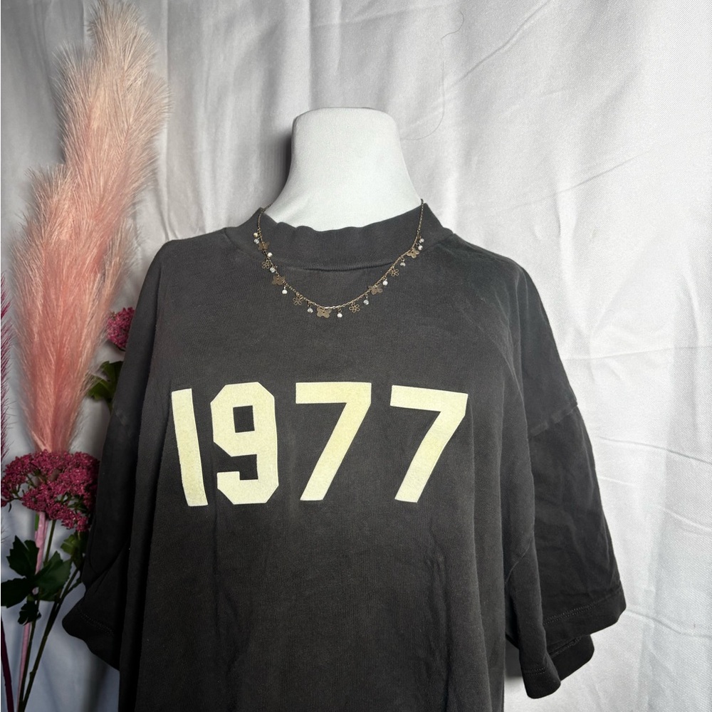 Essentials fear of god t-shirt